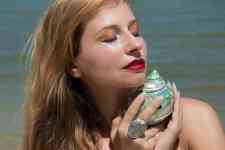 North Myrtle Beach: shell, WOMAN, portrait